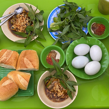 Trứng vịt lộn