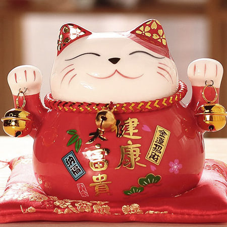 Mèo thần tài Nhật Bản tay cầm chuông gió