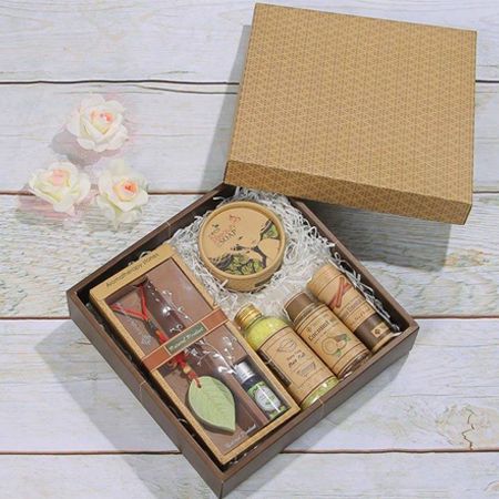 Gợi ý 17 món quà tặng cho người lớn tuổi ý nghĩa và phù hợp