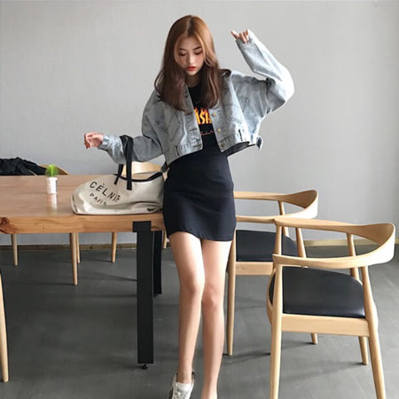 Áo khoác jean nữ phối với trang phục thật phong cách