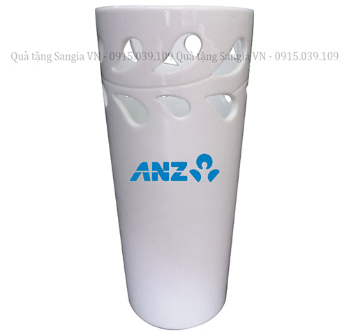 MẪU LỌ HOA BÁT TRÀNG DÁNG CHỮ V KHOÉT HỌA TIẾT IN LOGO ANZ