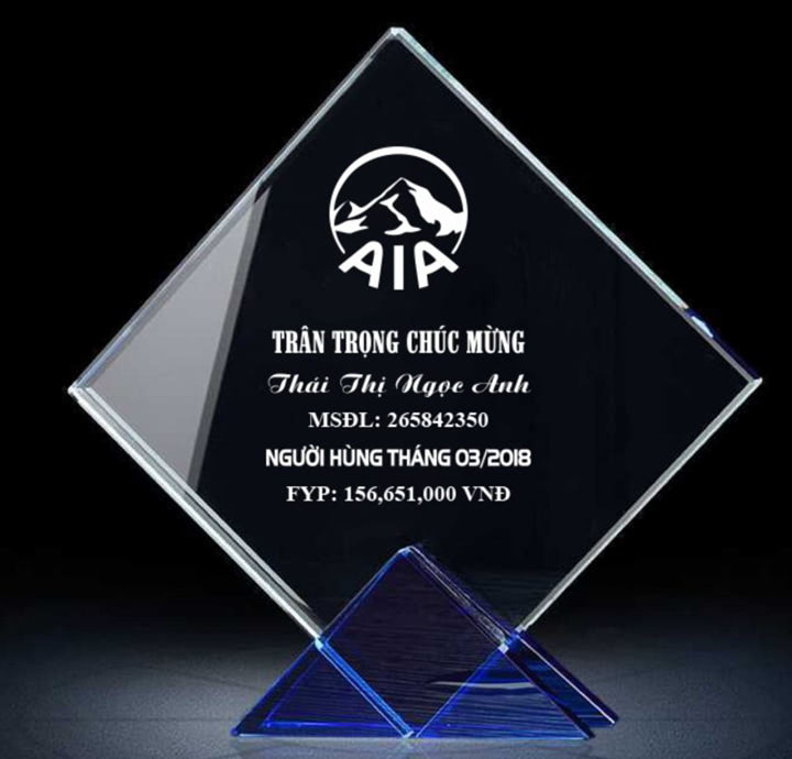 MẪU KỶ NIỆM CHƯƠNG THỦY TINH TRUYỀN THỐNG IN LOGO AIA