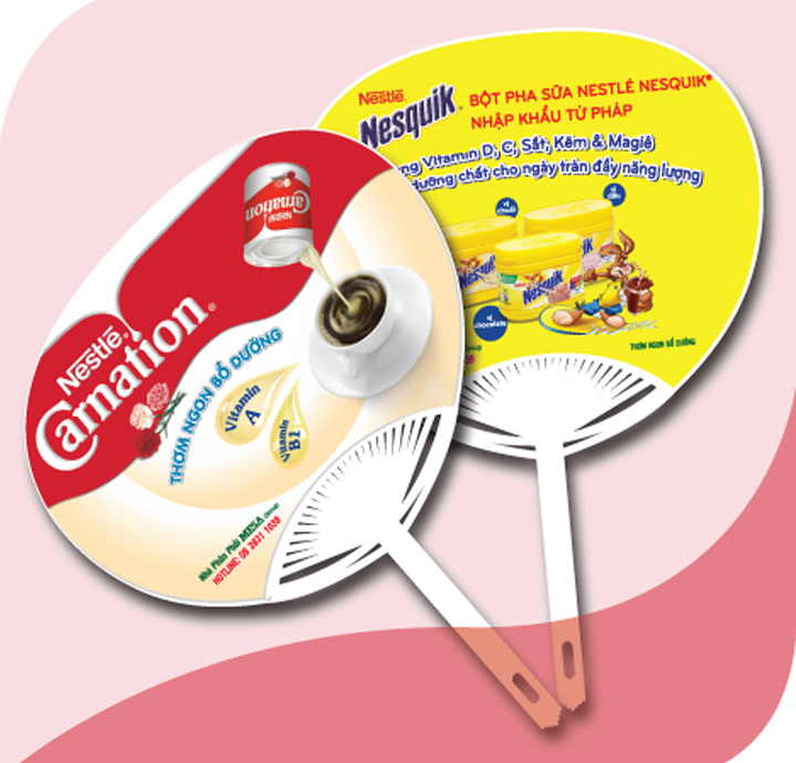 MẪU QUẠT NHỰA NAN HOA IN LOGO NESTLE