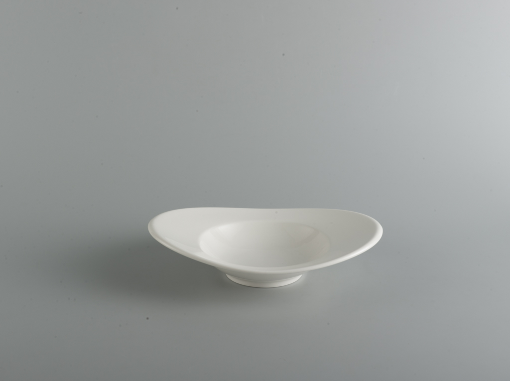 CHÉN OVAL VÀNH 17cm ANH VŨ LYS LY'S HORECA