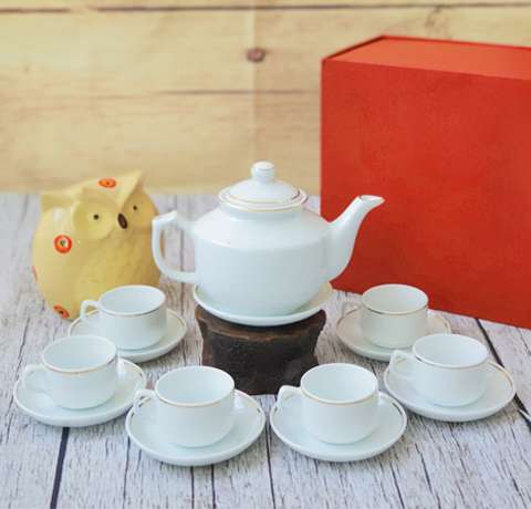 BỘ TRÀ BÁT TRÀNG VUÔNG QUAI CẮT CHỈ VÀNG 0,65L IN LOGO