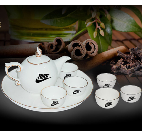 BỘ TRÀ 0.3L MẪU ĐƠN CHỈ VÀNG LÀM QUÀ TẶNG SINH NHẬT SẾP