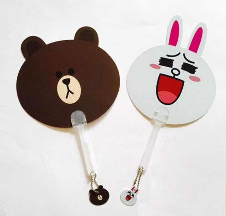 MẪU QUẠT NHỰA CẦM TAY LÀM QUÀ TẶNG NGỘ NGHĨNH